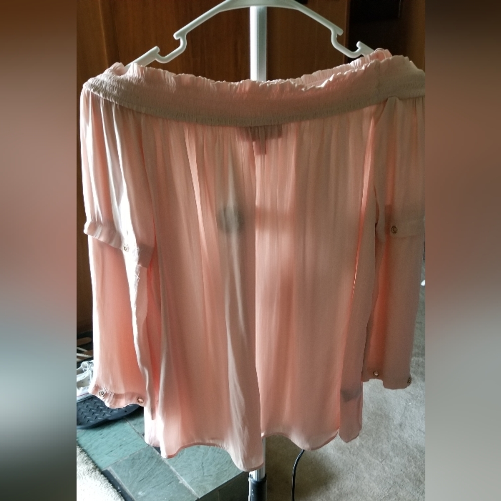 Jennifer Lopez off the shoulder blouse